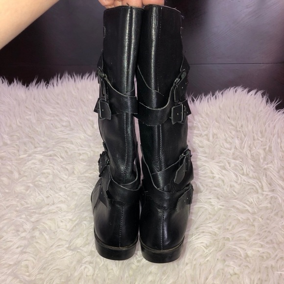 Vintage TOWN & COUNTRY Black Leather Strap Detail Flat Boots Sz 6.5 - Picture 7 of 10